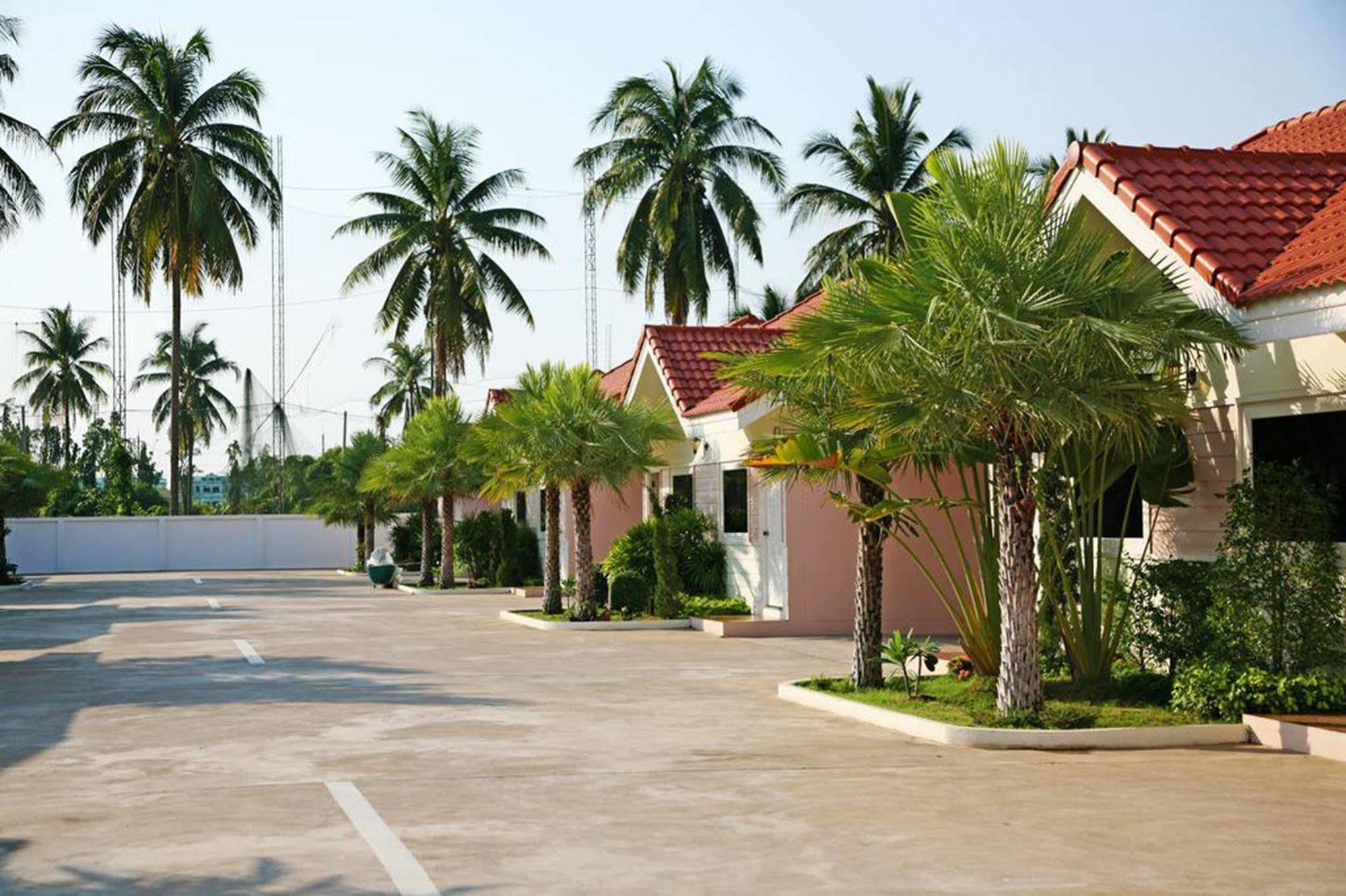 Soda Resort Kamphaeng Phet Ngoại thất bức ảnh