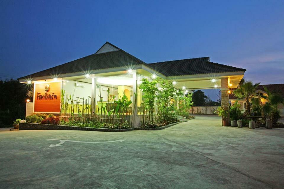 Soda Resort Kamphaeng Phet Ngoại thất bức ảnh